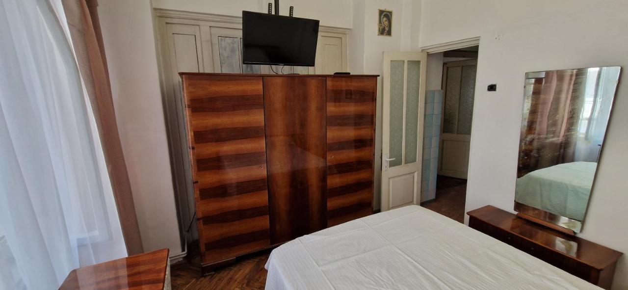 Domum - The Comunist Apartment Bucharest Luaran gambar