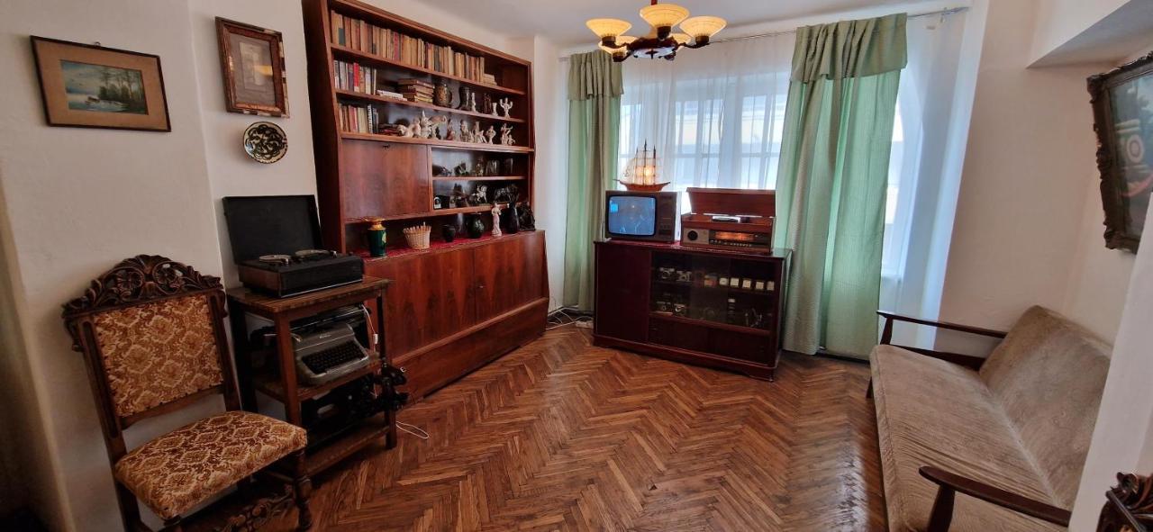 Domum - The Comunist Apartment Bucharest Luaran gambar